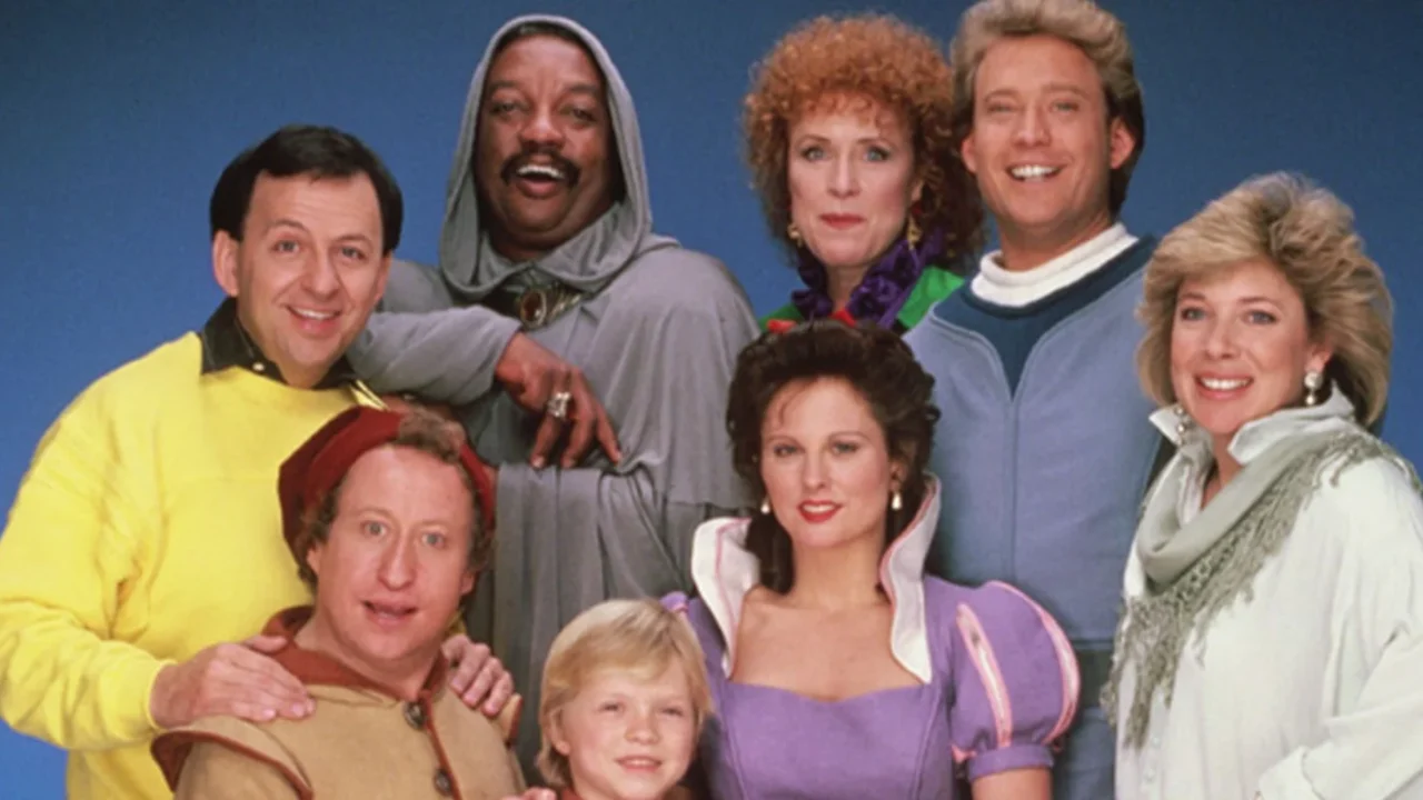 5 ’80s and ’90s Sitcoms Too Strange to Last, Ranked