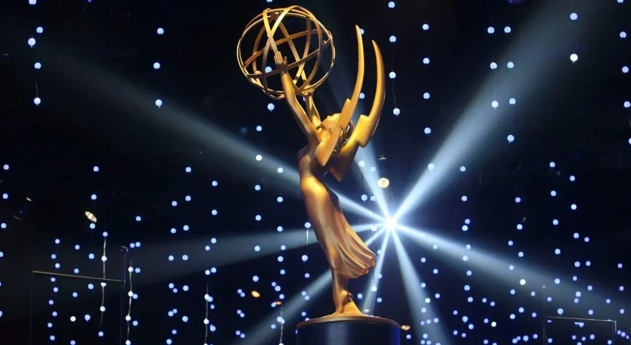 Emmys 2026: Live Updates as Mariska Hargitay Officially Hosts TV’s Biggest Night