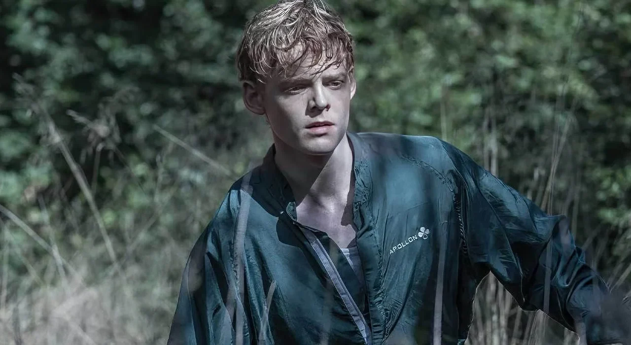 Netflix's 20-Episode Post-Apocalyptic Sci-Fi Series Is the Perfect Weekend Binge