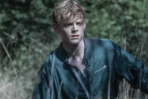 Netflix's 20-Episode Post-Apocalyptic Sci-Fi Series Is the Perfect Weekend Binge
