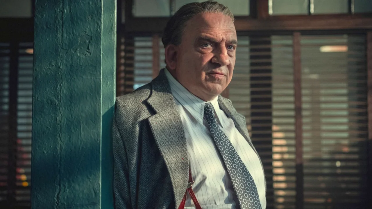 Netflix’s 8-Part Sci-Fi Sleeper Hit Is Anchored by a Masterclass Performance