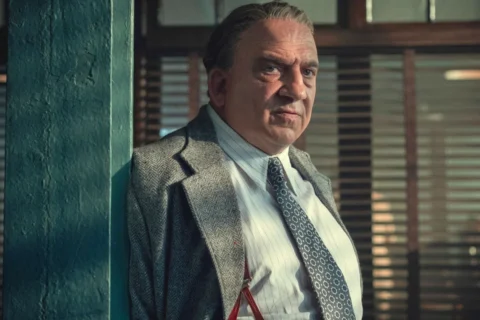 Netflix’s 8-Part Sci-Fi Sleeper Hit Is Anchored by a Masterclass Performance
